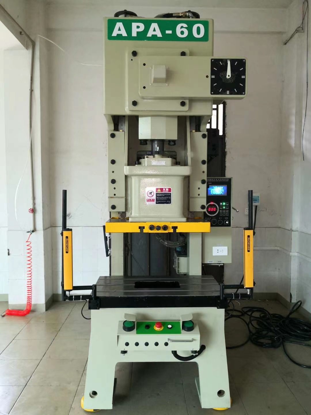 Fitur mesin press pukulan berkecepatan tinggi 25 ton dan faktor-faktor yang mempengaruhi kecepatan pukulan