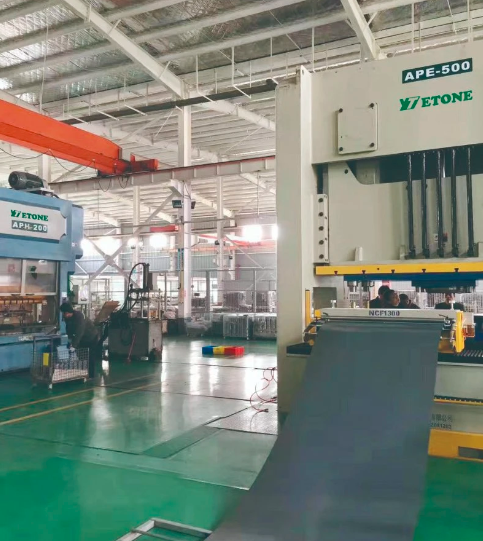 Penerapan mesin press pukulan berkecepatan tinggi 500 ton
